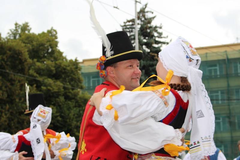 Zlínem prošel parádní průvod v rámci Mezinárodního festivalu dechových orchestrů a folklorních souborů