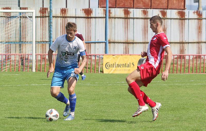 Fotbalisté Otrokovic (v modro-bílých dresech) prohráli rovněž čtvrtý zápas letošního ročníku MSFL.