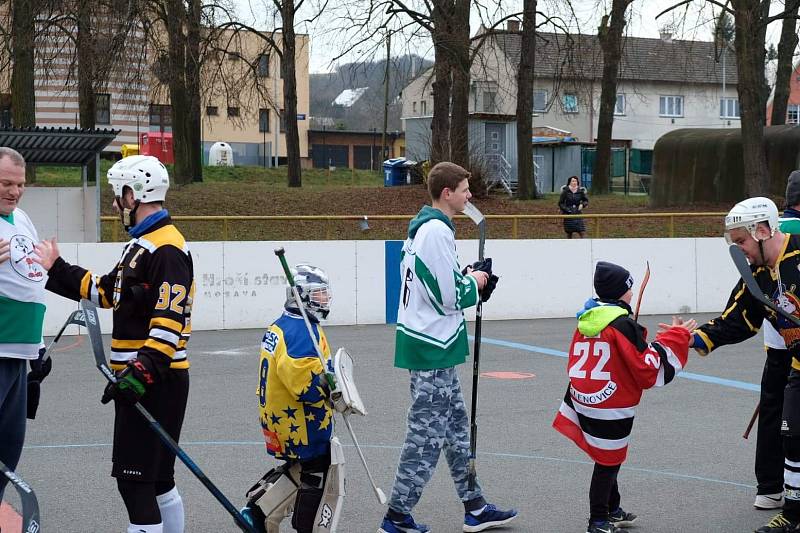 Silvestrovská hokejbalová exhibice v Malenovicích 2019