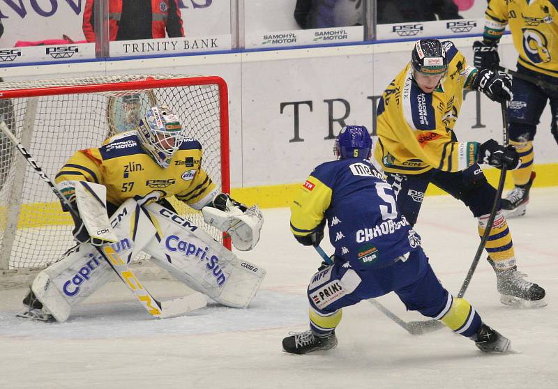 V páteční předehrávce 22. kola Chance ligy změřili síly hokejoví rivalové Zlína (ve žlutém) a Přerova.