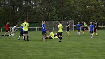 Fotbalisté Mladcové (žluté dresy) v semifinále KFS prohráli s Kateřinicemi 1:3.