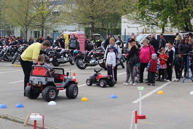 Náměstí 3. května bylo zaplněno stovkami motorek.