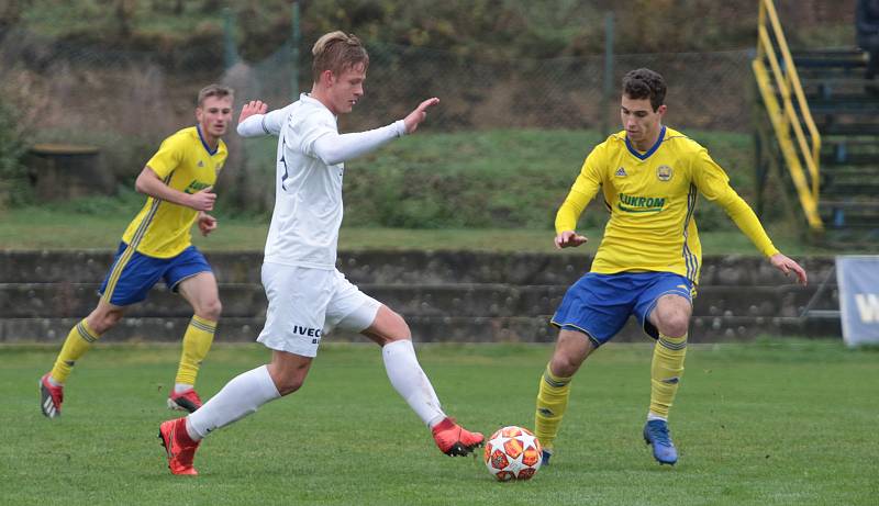 Nedělní derby fotbalistů Zlína a Slovácka v MSFL skončilo výhrou domácího Fastavu 2:1.