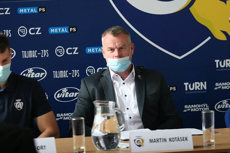 Zástupci hokejistů PSG Berani Zlín představili v úterý v poledne na své tiskové konferenci své plány a cíle na prahu nové extraligové sezony. Na snímku sportovní manažer Martin Kotásek.