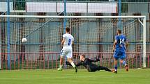 Fotbalisté Kvítkovic (modré dresy) doma prohráli s Baníkem Ostrava "B" 2:5.