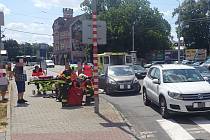 V Sokolské ulici ve Zlíně boural motocykl a osobní auto.
