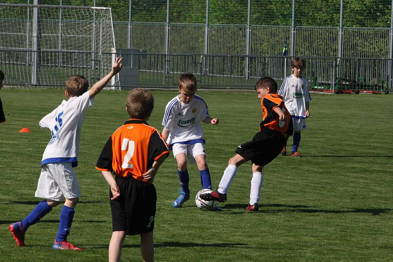 Krajské finále McDonald’s Cupu si v úterý na zlínské Vršavě podmanili žáci Základní školy Sportovní v Uherském Hradišti, kteří v obou kategoriích postoupili do celostátního finále.