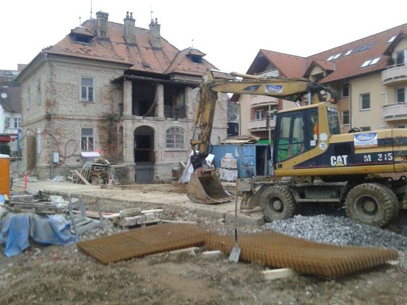 Ve Zlíně se zřítila část neobydleného domu. Ulice Sokolská je dočasně uzavřena 