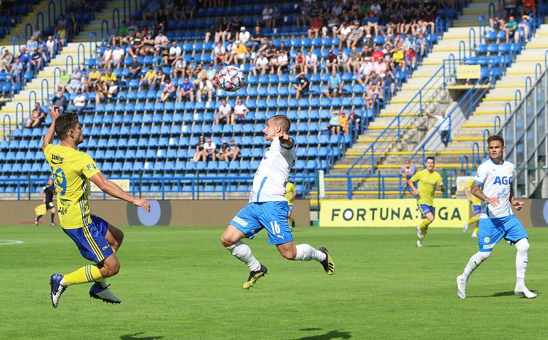 Fotbalisté Zlína (ve žlutých dresech) ve 3. kole FORTUNA:LIGY porazili Teplice 3:0.