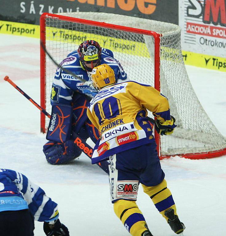 Extraligoví hokejisté Zlína (ve žlutém) v pátečním 16. kole doma rozstříleli poslední Kladno 8:0!