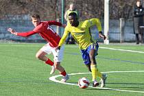 Fotbalisté Zlína (žluté dresy) v sobotu remizovali na umělé trávě v brněnských Ivanovicích se Zbrojovkou 3:3. 