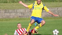 Fotbalisté Zlína B (ve žlutém) prohráli doma S Hulínem 0:1. 