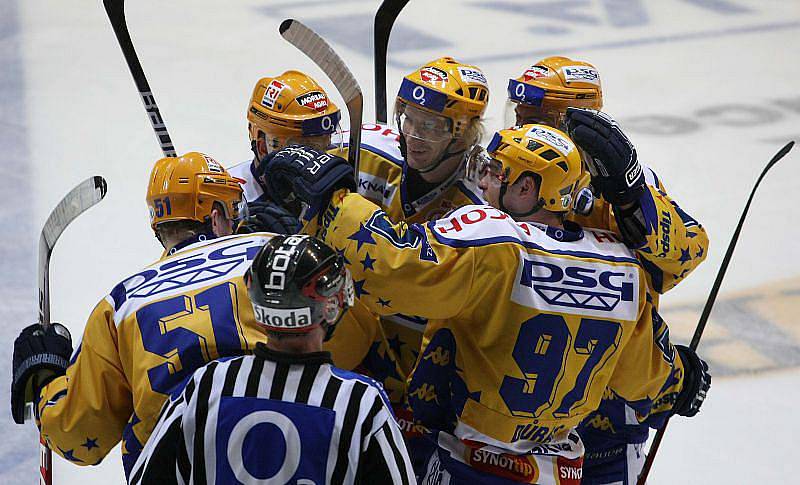 Extraligoví hokejisté Zlína se v úvodním střetnutí čtvrtfinálové série play off se svým soupeřem pražskou Slávií nepárali.