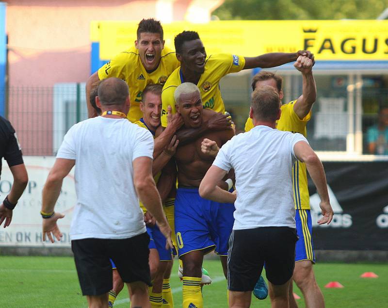 Fotbalisté Zlína (ve žlutých dresech) předvedli proti Mladé Boleslavi strhující obrat a v 1. kole FORTUNA:LIGY nakonec zvítězili 3:2.
