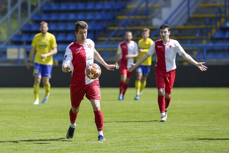 Fotbalisté Zlína (ve žlutých dresech) porazili na Letné třetiligovou Kroměříž 4:1.