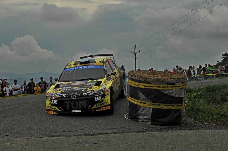 Nedělní průjezdy soudobých posádek 51. ročníku Barum Czech Rally Zlín na rychlostních zkouškách Pindula a Maják.