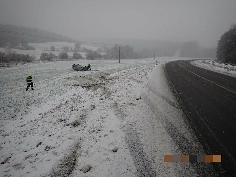 Husté sněžení komplikovalo ve čtvrtek 9. 12. 2021 dopravu ve Zlínském kraji