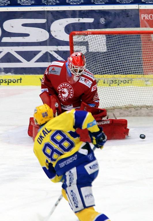 PSG Zlín - HC Oceláři Třinec. Zdeněk Okál dává na 1:0