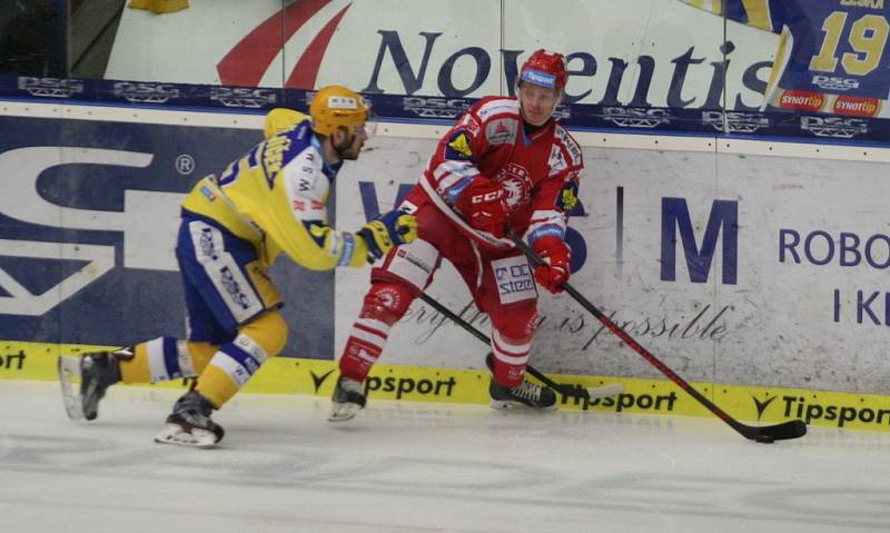 Extraligoví hokejisté Zlína (ve žlutém) v rámci 5. rozhodujícího zápasu předkola play-off v neděli 13. března hostili Oceláře Třinec.