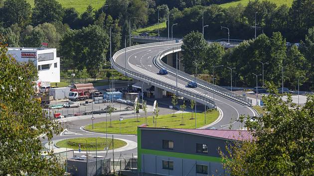 Stavba nového silničního napojení průmyslové zóny ve Zlíně-Přílukách je u konce; září 2023