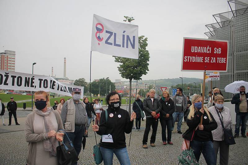 I ve Zlíně protestovali lidé proti premiérovi Andreji Babišovi. Demonstraci pořádala organizace Milion chvilek pro demokracii.