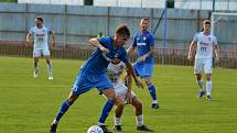 Fotbalisté Kvítkovic (modré dresy) doma prohráli s Baníkem Ostrava "B" 2:5.