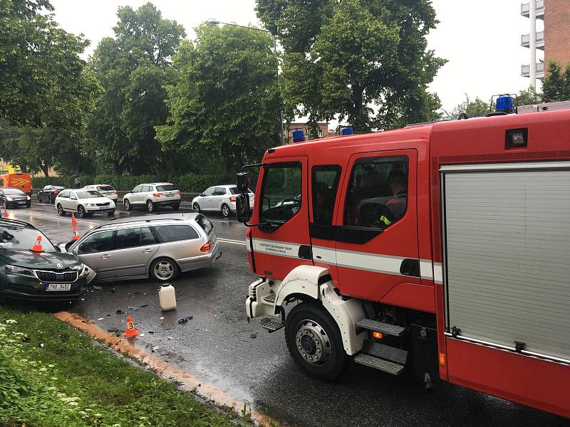 Vážná dopravní nehoda si ve středu ve Zlíně vyžádala pět zraněných.