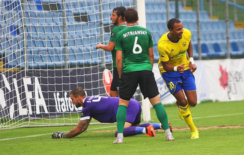 Fotbalisté Zlína (ve žlutých dresech) před reprezentační přestávkou přivítali na Letné Příbram.