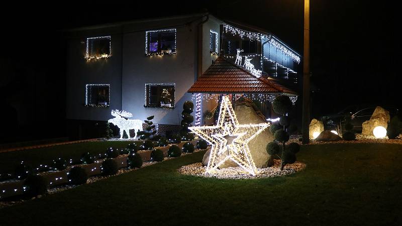 Vánočně vyzdobený dům v Dobrkovicích na Zlínsku