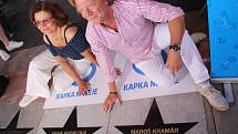 Hvězdu na chodníku slávy před Velkým kinem ve Zlíně odhalili Ivana Andrlová a Maroš Kramár.