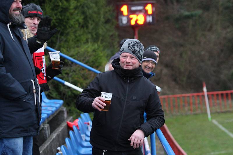 Fotbalisté Otrokovic (modré dresy) ve 22. kola MSFL i bez vyloučeného Kišky zdolali vedoucí Kroměříž 2:1.