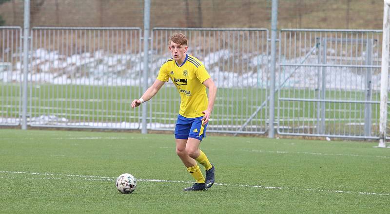 Starší dorostenci Zlína (žluté dresy) ve třetím přípravném zápase remizovali s Rakówem Częstochowa 1:1