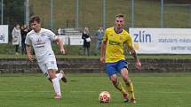 Nedělní derby fotbalistů Zlína a Slovácka v MSFL skončilo výhrou domácího Fastavu 2:1.