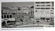 Obchodní dům Baťa na náměstí Práce a budova tržnice, fotografie z roku 1937, výstava Tomáš Baťa, světový podnikatel, který sloužil