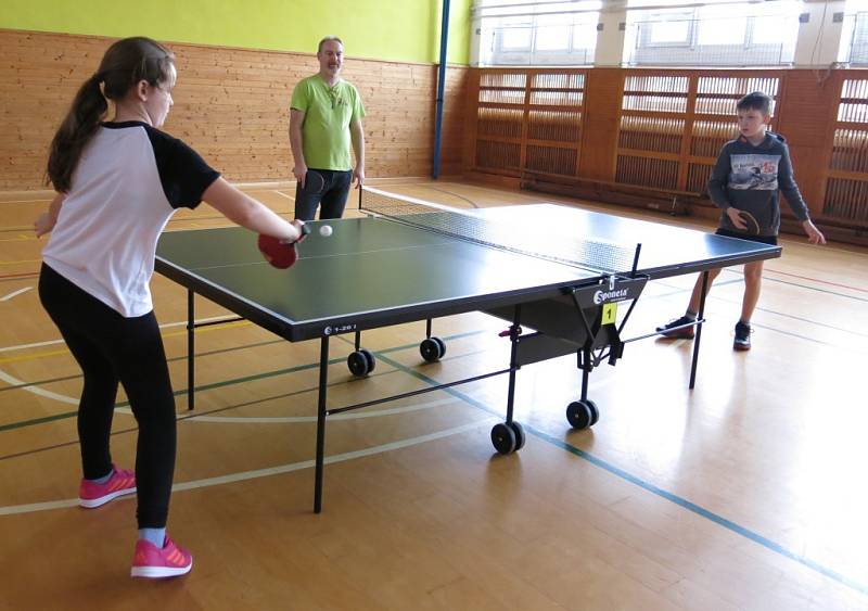 Ping pong na 11. ZŠ - mladší děti