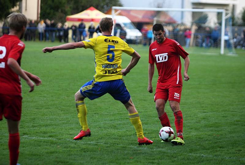 Fotbalisté ligového Zlína (ve žlutých dresech) zvládli 3. kolo MOL Cupu, když divizní Slavičín vyprášili 9:3.