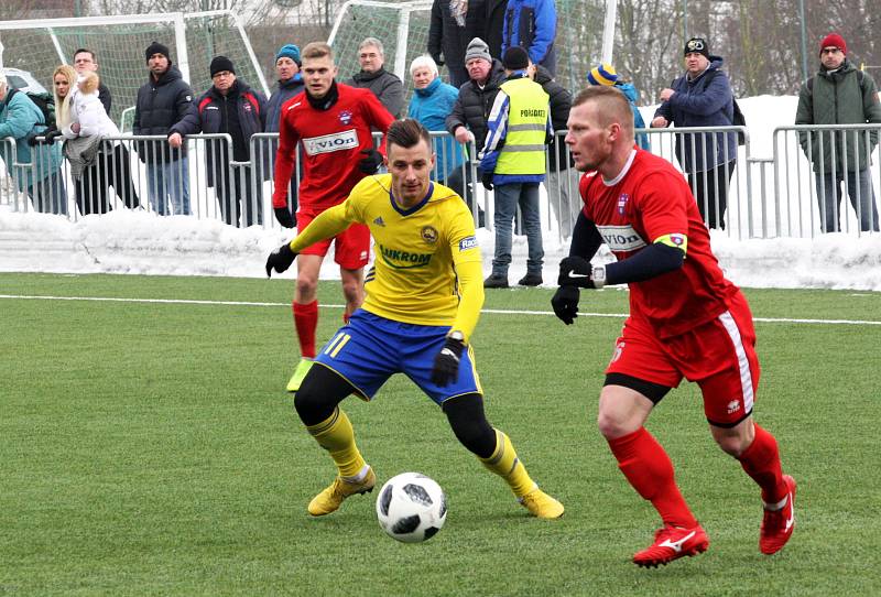 Fotbalisté Zlína (ve žlutých dresech) v úvodním přípravném zápase letošního roku porazili Zlaté Moravce 2:0