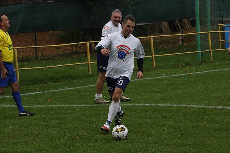 Fotbalisté Malenovic oslavili výročí devadesáti let od založení zápasem proti staré gardě Zlína. V sobotu navíc otevřeli novou tribunu.