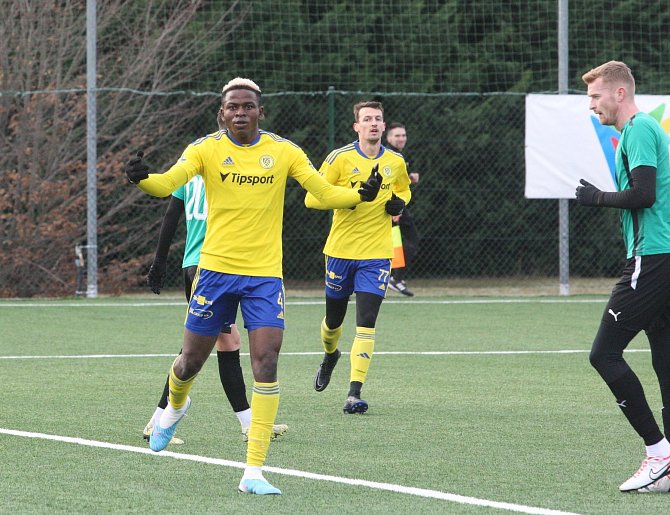 Fotbalisté Zlína (žluté dresy) se ve druhém zápase zimní Tipsport ligy utkali se slovenskou Skalicí.