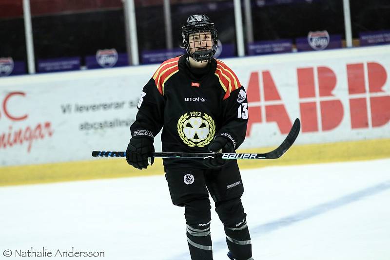 hokejistka Sára Čajanová v ženské švédské hokejové lize