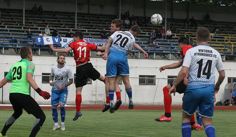 Fotbalisté Otrokovic (v bílých dresech) se v rámci přípravy utkali s divizním Hodonínem.