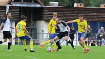 Fotbalisté Zlína B (žluté dresy) v 6. kole MSFL zdolali na Vršavě Frýdlant nad Ostravicí 1:0.