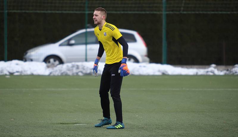 Fotbalisté Kvítkovic (modrobílé dresy) v přípravném utkání nestačili na Púchov.