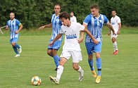 Osmnáctiletý fotbalista Fryštáku Tadeáš Halašta (v bílém dresu) v nedělním zápase krajské I. A třídy skupiny B proti Hluku nastříleli tři góly za deset minut. 