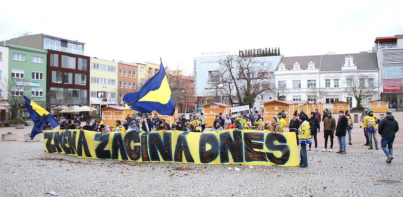 Fanoušci hokejového Zlína během nedělního odpoledne protestovali proti vedení klubu.