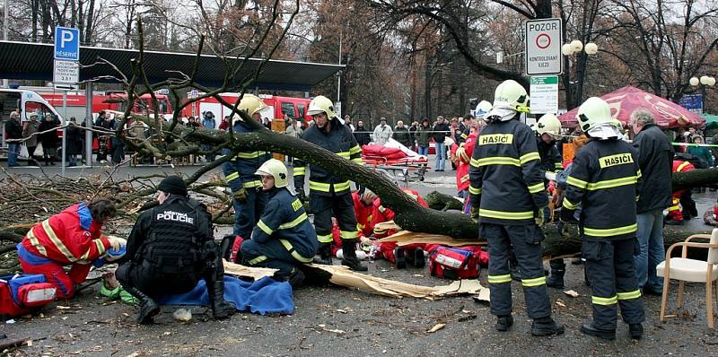 Tragická událost ze dne 22. ledna se zapsala do paměti všech obyvatel města Zlína. V pátek 29. května policie sdělila obvinění třem úředníkům zlínského magistrátu, kteří mohou za smrt dvou chlapců. 