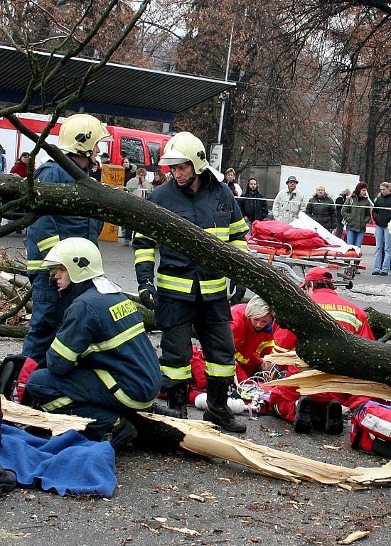 Tragická událost ze dne 22. ledna se zapsala do paměti všech obyvatel města Zlína. V pátek 29. května policie sdělila obvinění třem úředníkům zlínského magistrátu, kteří mohou za smrt dvou chlapců. 