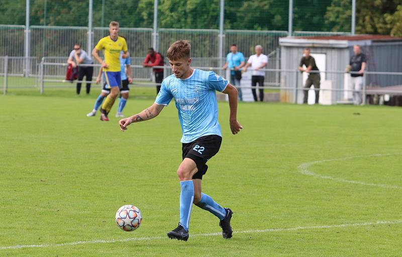 Fotbalisté Zlína B (žluté dresy) v 5. kole MSFL přehráli Znojmo 4:0. Foto: Jan Zahnaš