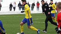 Fotbalisté Zlína (ve žlutých dresech) v úvodním přípravném zápase letošního roku porazili Zlaté Moravce 2:0. Na snímku Patrik Slaměna.
