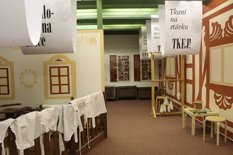 Výstava v Muzeu Luhačovického zálesí: Jehla, příze, pokličky, hračky každé babičky